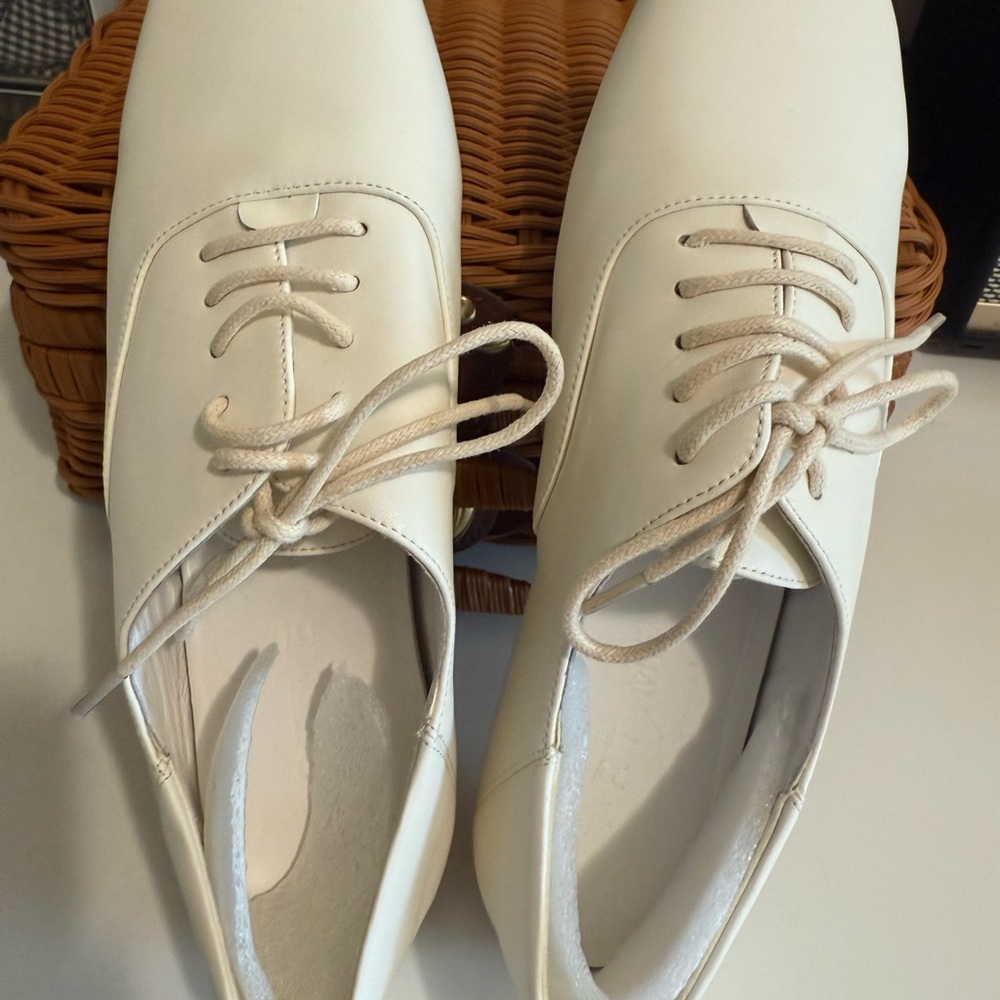Brand New! Cattle leather Classic White Women's Lace-Up Shoes.